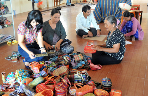 My Nghiep brocade making village